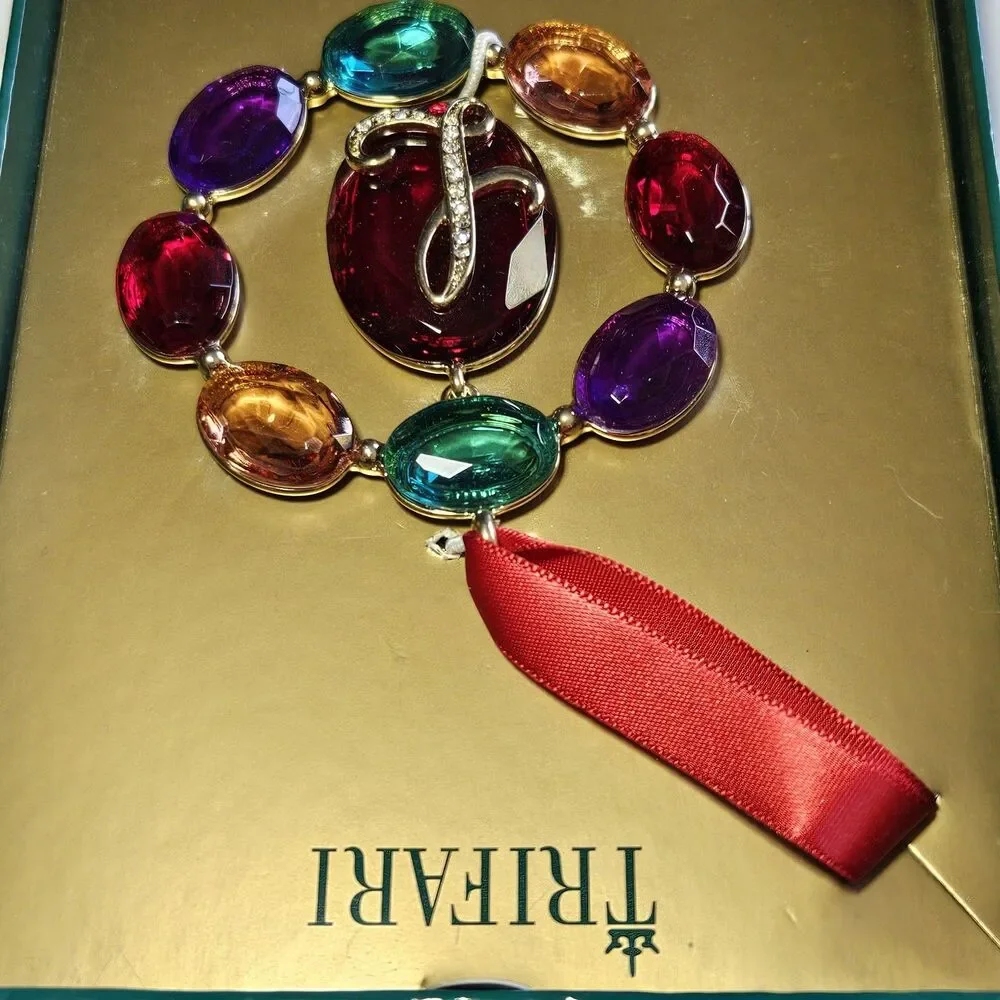 Crown Trifari crown trifari
